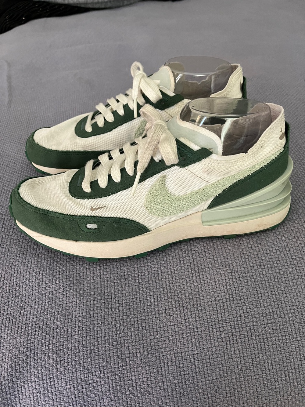 Nike Retro Runner Sneakers - White & Dark Green Womens size 9